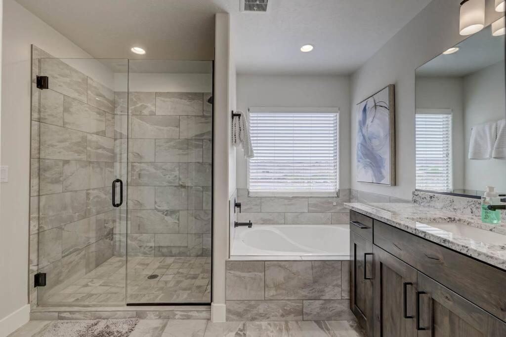 St George, Private Hot Tub/Patio, New Community Villa Washington Exterior photo